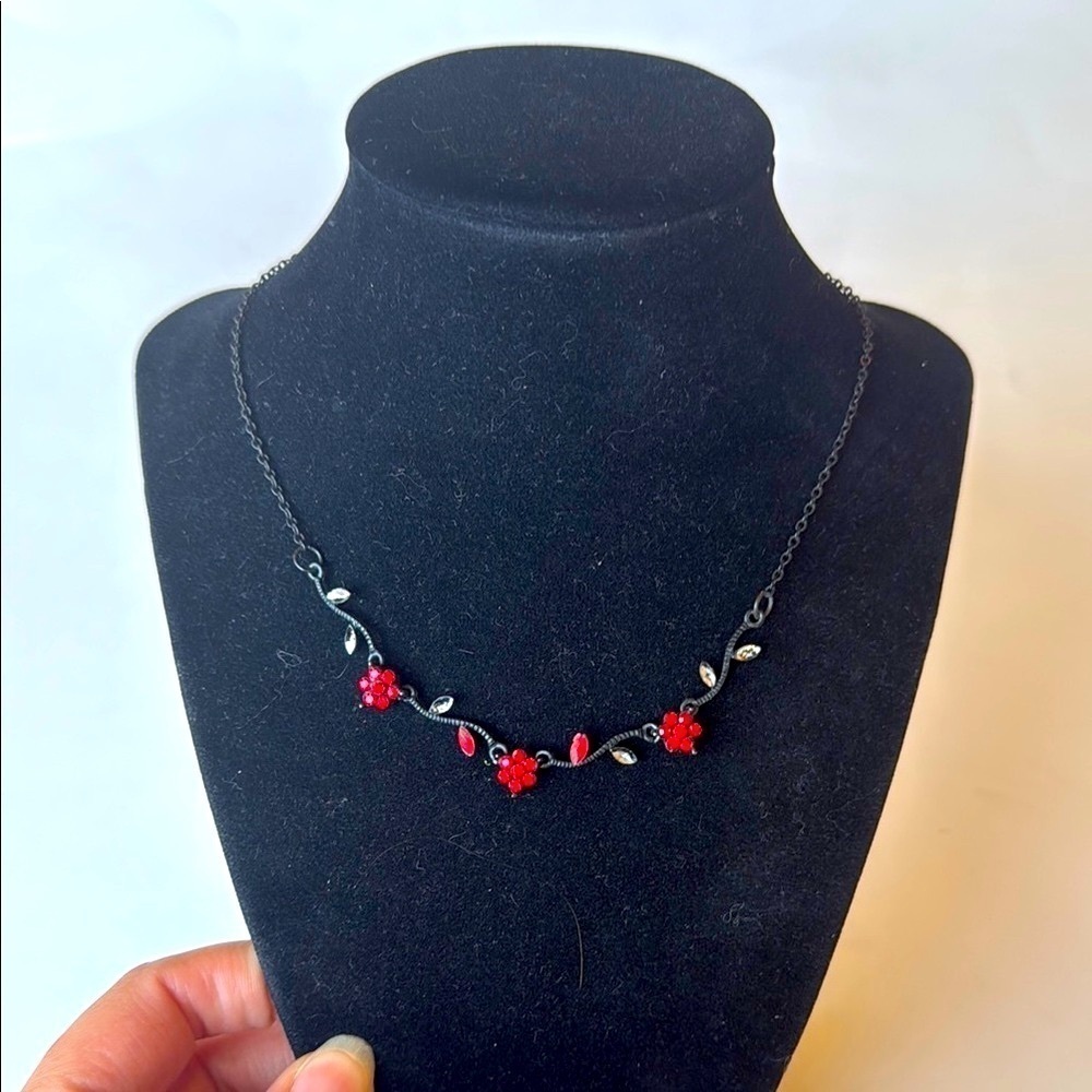 Vintage Elegant Black and Red Floral Necklace
